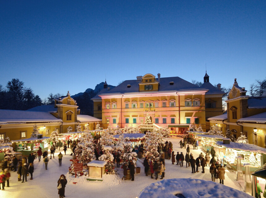 Der verschneite Christkindelmarkt in Hellbrunn