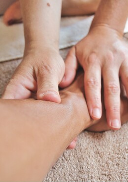 Detailaufnahme der Handmassagen im Hotel Seewirt Mattsee